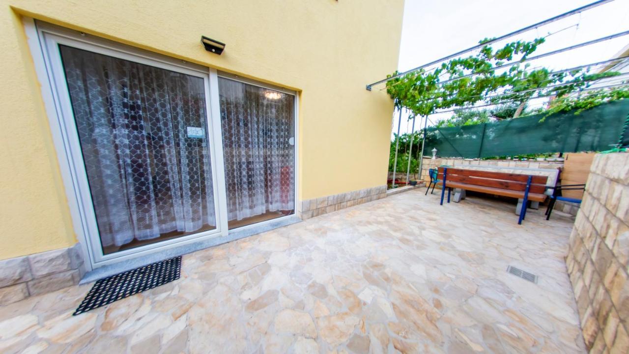 Planikovica Apartments Trogir Exterior photo