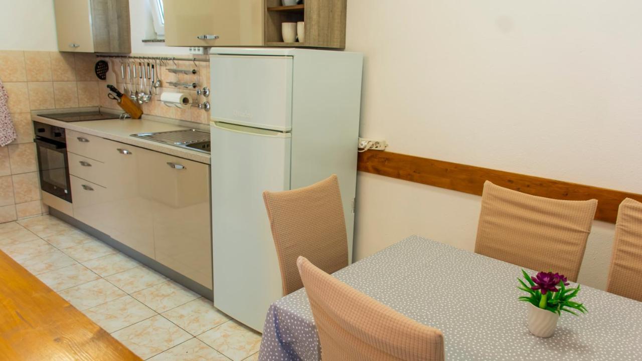 Planikovica Apartments Trogir Exterior photo