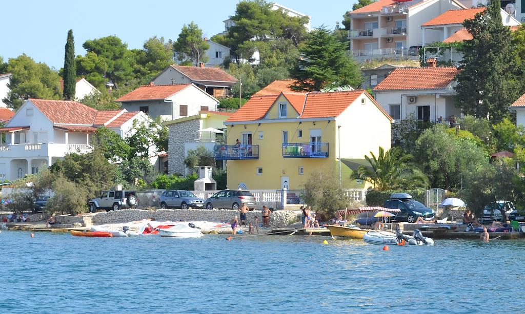 Planikovica Apartments Trogir Exterior photo
