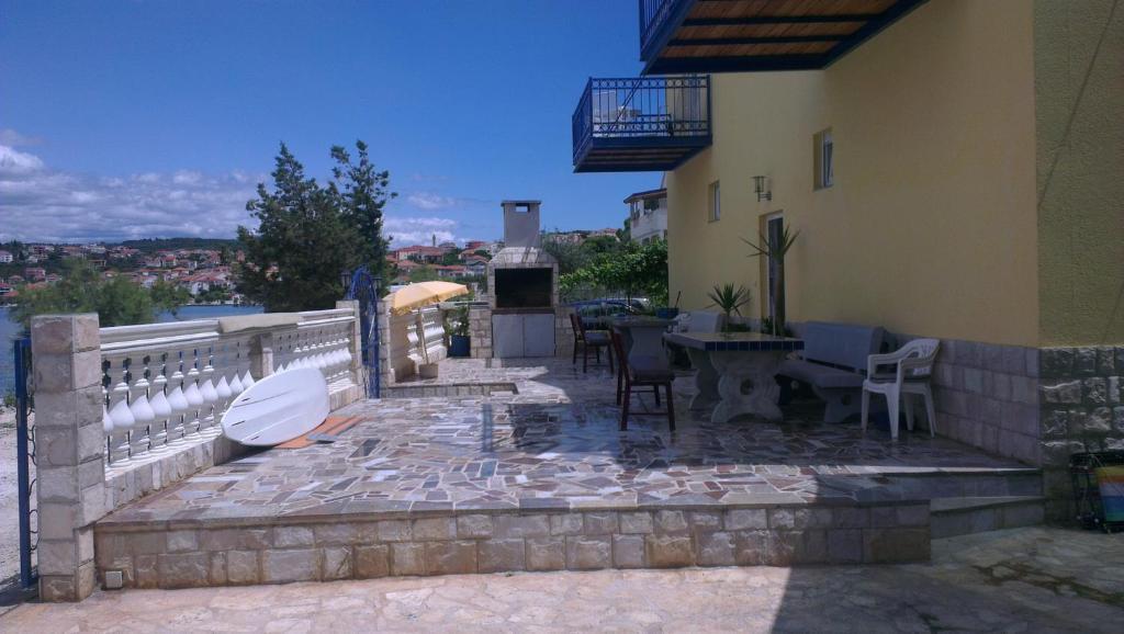 Planikovica Apartments Trogir Exterior photo