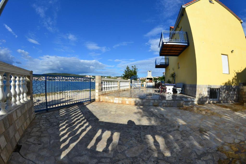 Planikovica Apartments Trogir Exterior photo